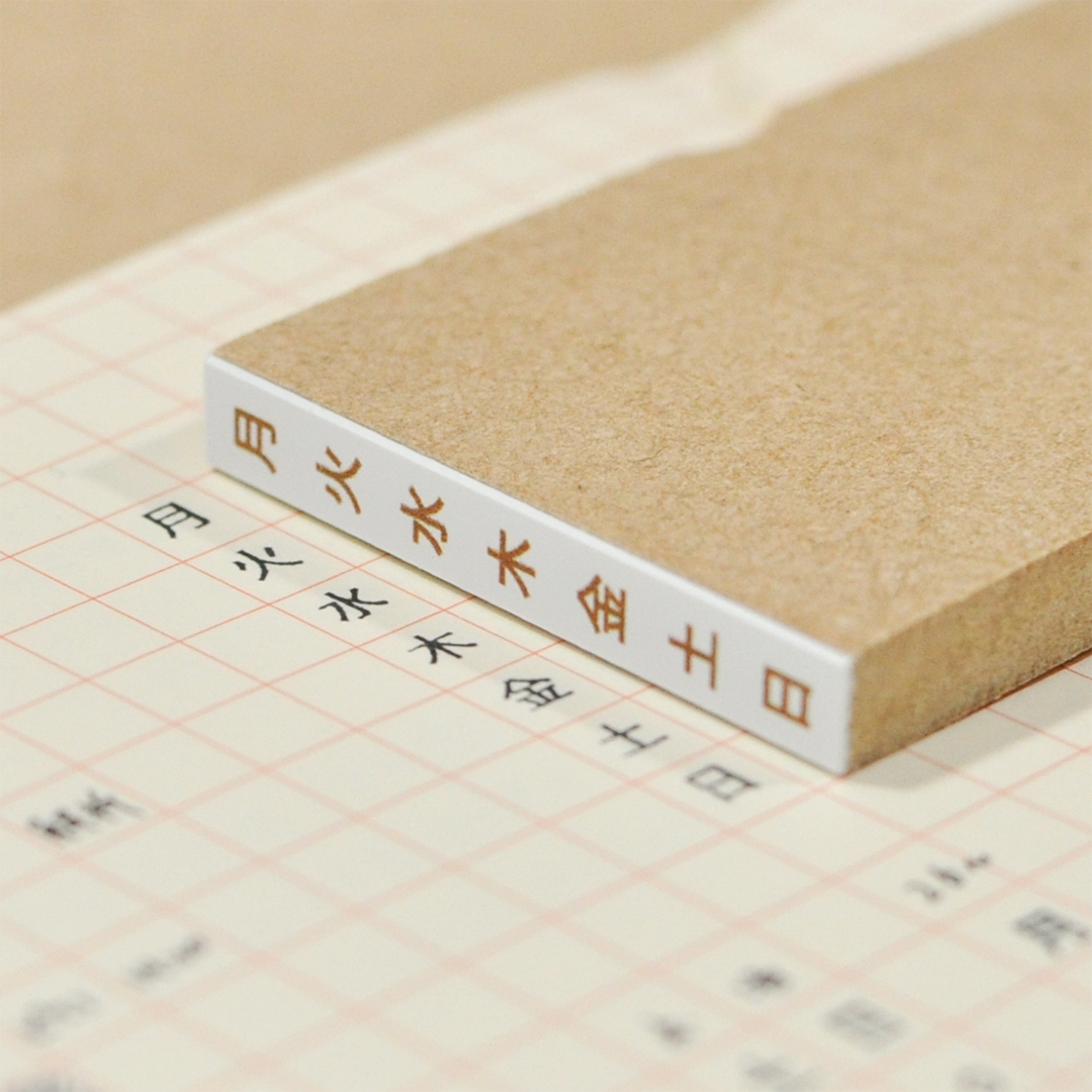 方眼紙にちょうどいい、タテに並んだ曜日のスタンプ・5mm行間隔